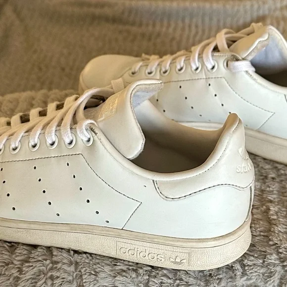 All White Leather Adidas Stan Smiths - Picture 2 of 6